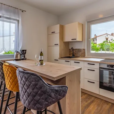 Elin Apartment *