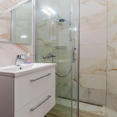 Elin Apartment