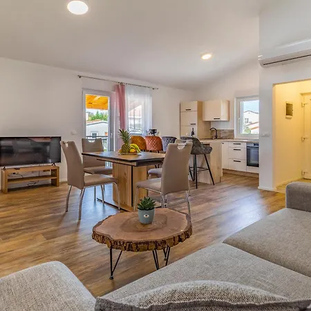 Elin Lejlighed Medulin